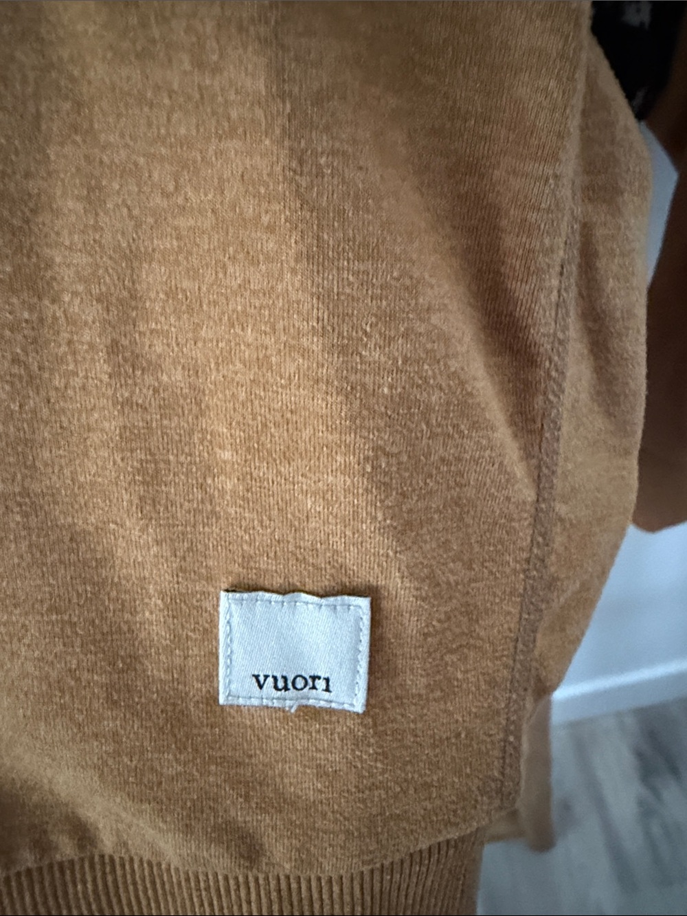 Vuori women's crew neck sweater in warm caramel - Picture 2 of 4